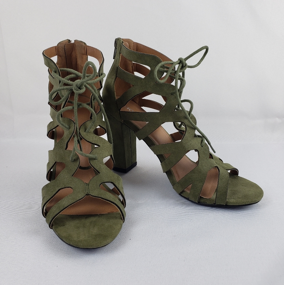 Gladiator Sandals with 3 inch heel in size 8.5 by Hotsoles